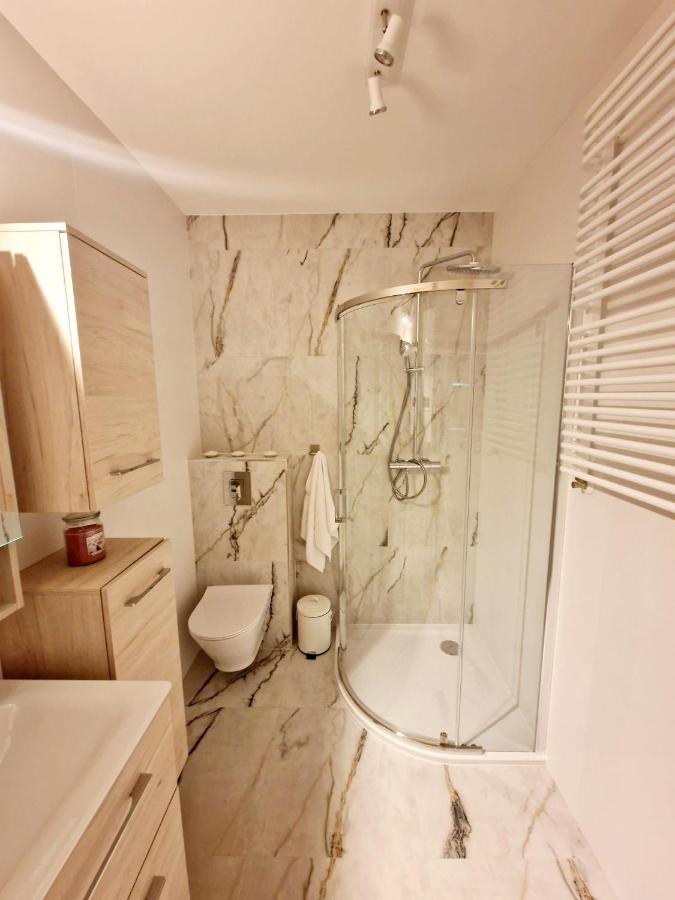 Apartament Przy Deptaku Jelenia Gora Luaran gambar