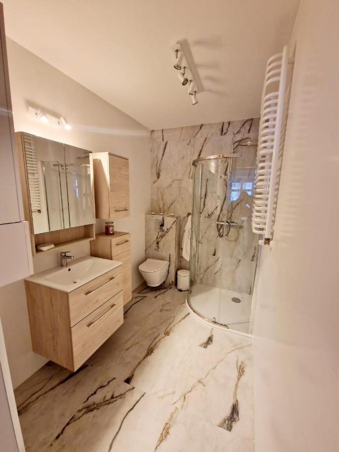 Apartament Przy Deptaku Jelenia Gora Luaran gambar